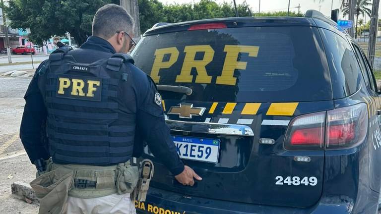 Acusado de atirar contra caminhoneiro, idoso é preso por agentes da PRF na BR 364, em Pimenta Bueno