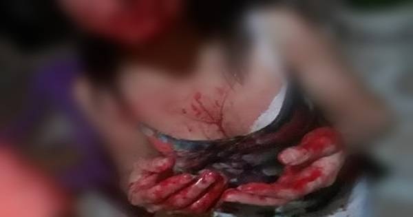 Usando tornozeleira eletrônica, homem que saiu recentemente da cadeia é flagrado espancando mulher no meio da rua, em Vilhena