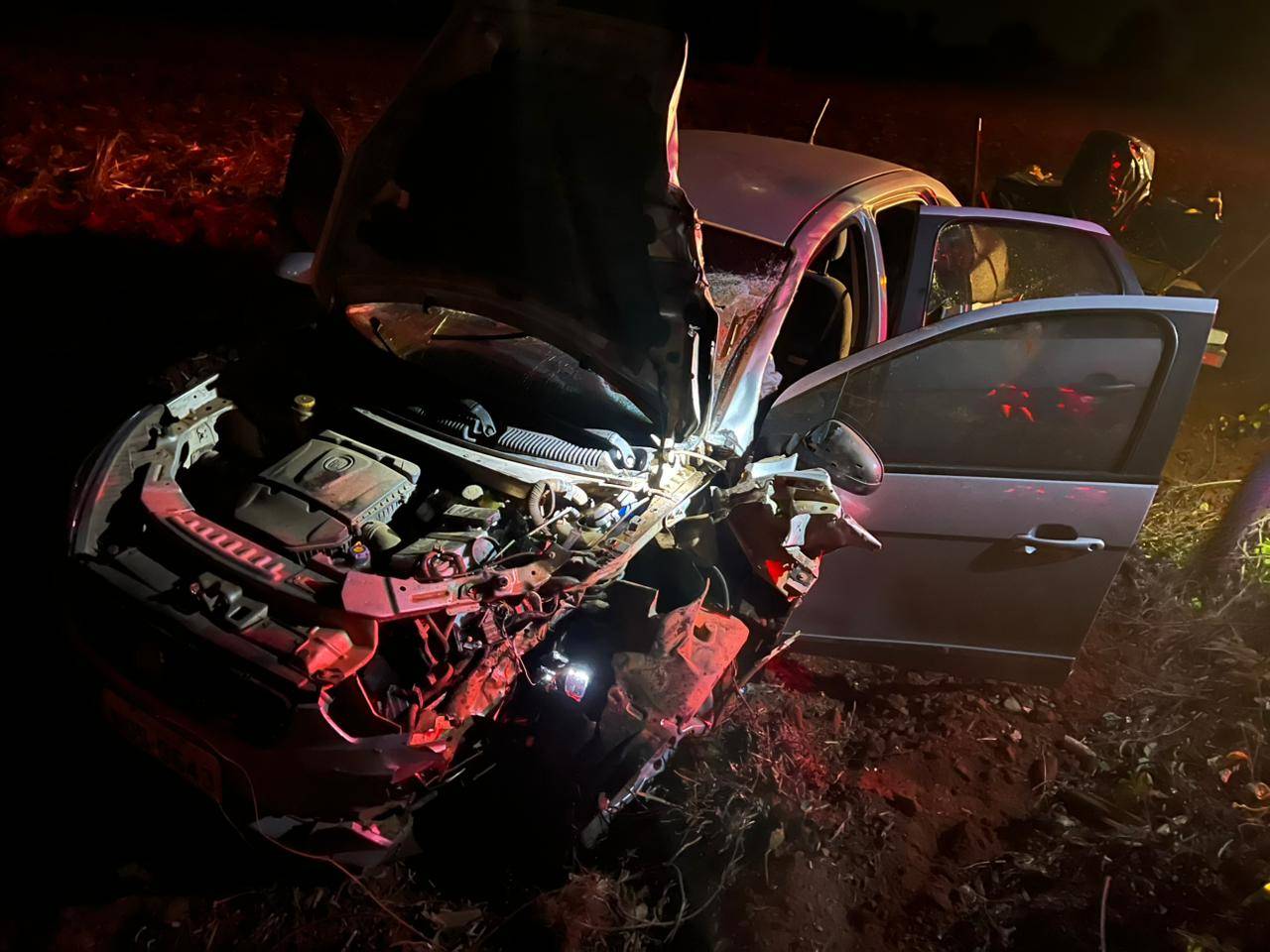 Dois homens morrem na hora após batida entre carro dirigido por empresário e moto, nas proximidades da cidade de Cerejeiras
