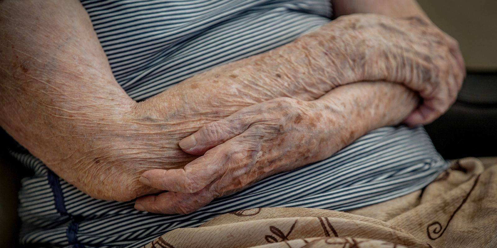Em cidade de Estado vizinho, homem está sendo procurado pela polícia, suspeito de estuprar a própria mãe, de 72 anos