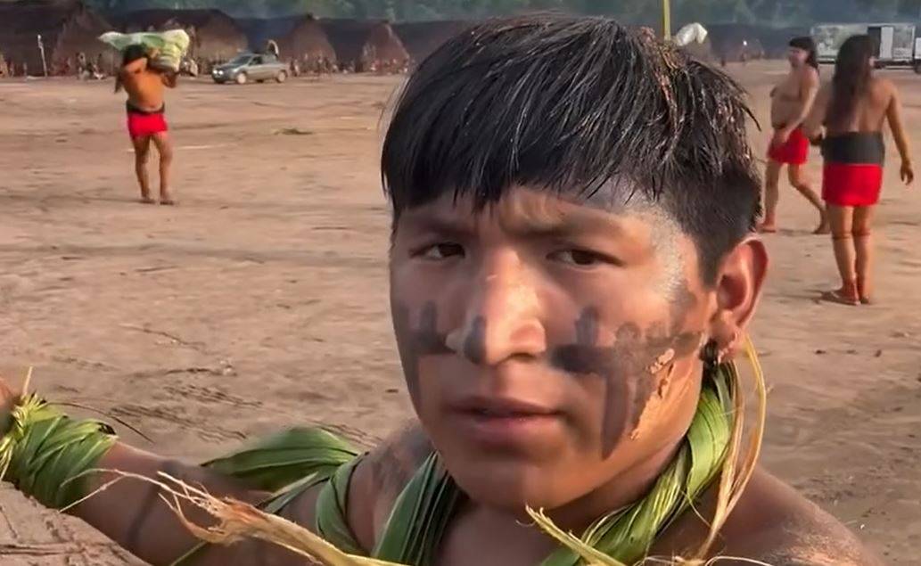 ASSISTA VÍDEO: influenciador indígena pede ajuda após queda de energia ameaçar ritual tradicional em aldeia entre Vilhena e Juína