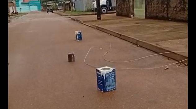VÍDEOS: fiação elétrica cai na rua após curto-circuito durante temporal e moradores denunciam risco de tragédia em bairro de Vilhena