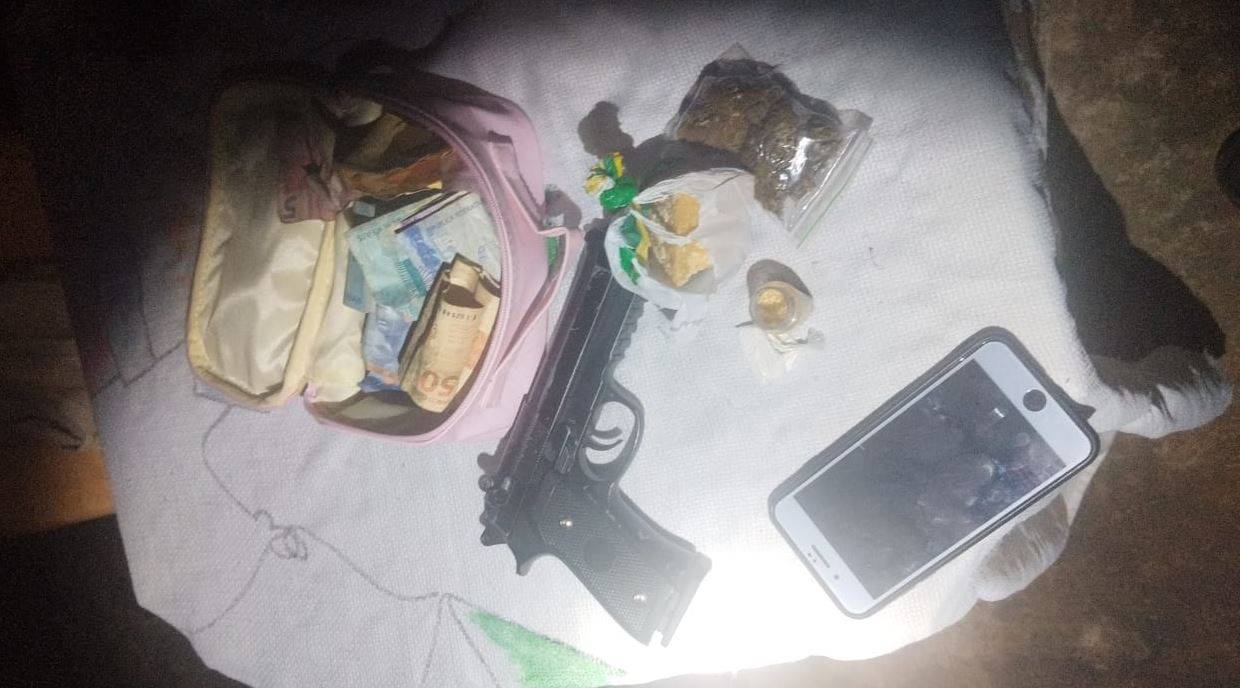 Flagrado com drogas dois dias antes, traficante é pego novamente e ajuda Guarnição Reforço da PM a estourar boca de fumo, em Vilhena