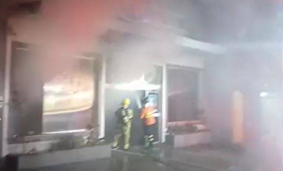 Incêndios simultâneos contra a mesma empresa de internet em duas cidades do Cone Sul levantam suspeitas sobre facção criminosa