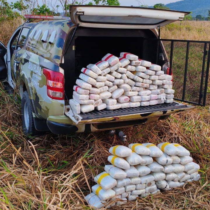 Após “furar” barreira policial montada em Vilhena, motorista é preso com carro abarrotado de drogas em rodovia de Mato Grosso