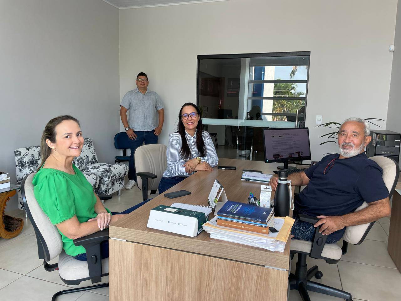 Deputada visita FOLHA DO SUL e anuncia festa para crianças amanhã, em Vilhena, com sorteio de 200 bicicletas