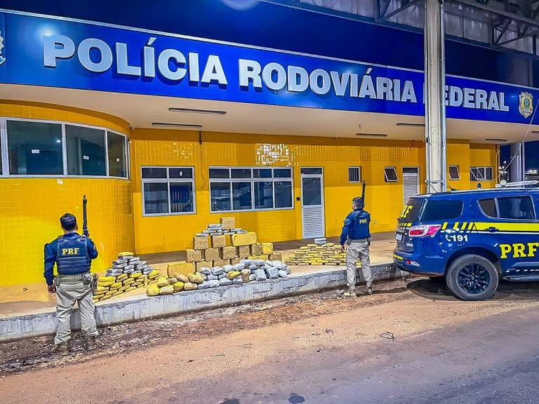 PRF apreende, em rodovia de Mato Grosso, 230 kg de “Supermaconha” escondidos em carga de inhame que tinha saído de Rondônia