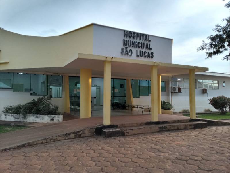 Em Cerejeiras, homem busca atendimento em hospital, onde denuncia que tomou injeção nas nádegas e foi obrigado a beber cachaça
