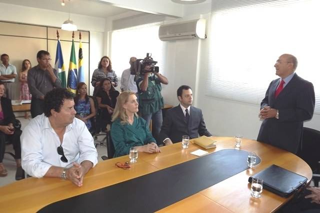 Ao assumir Seduc, Olivar deixa o PCdoB e se filia ao PMDB de Confúcio