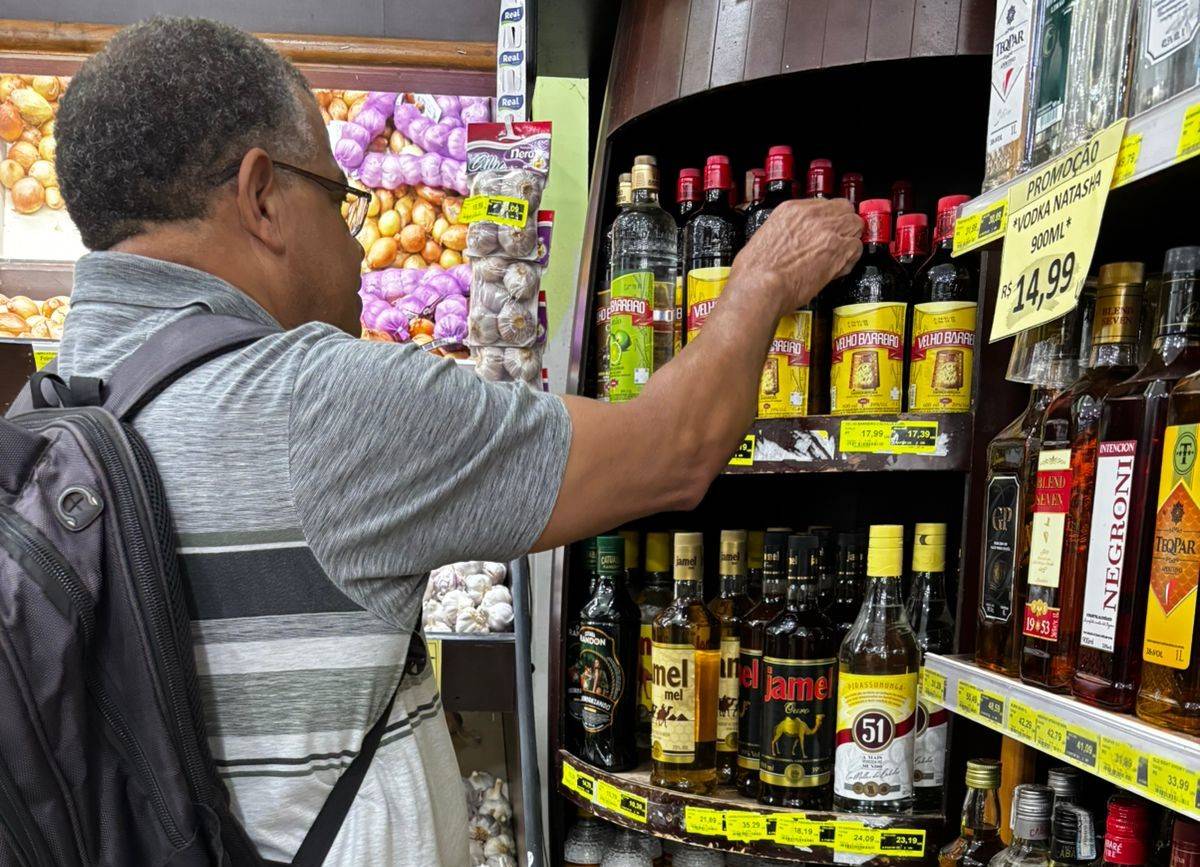 Para evitar intoxicação por metanol em Vilhena, Vigilância Sanitária intensifica ações preventivas sobre venda de bebidas na cidade