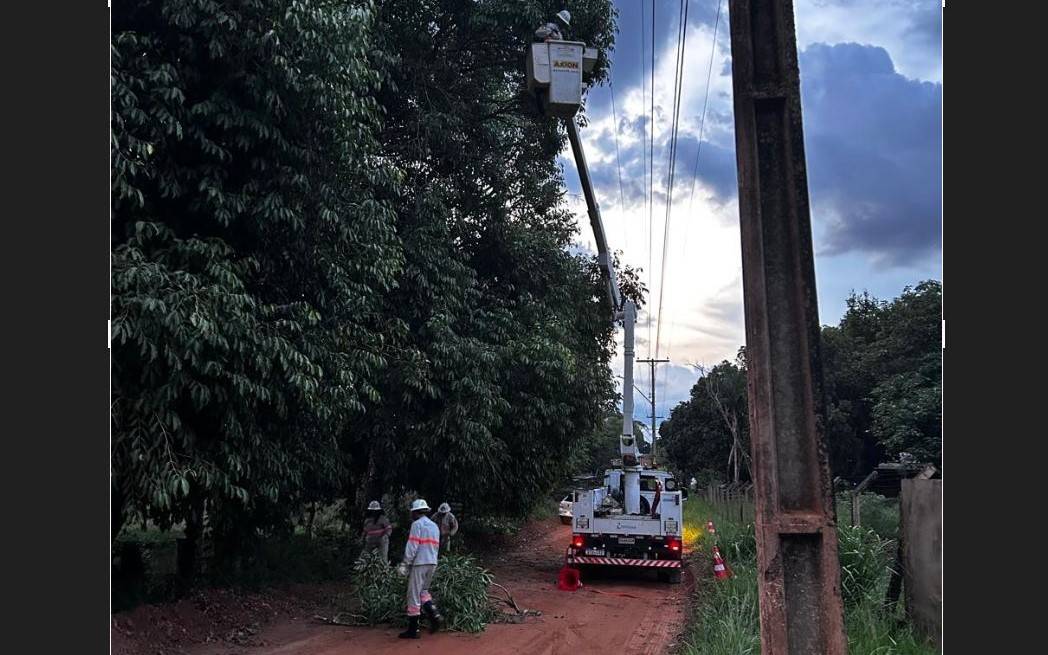VÍDEO: moradora da zona rural de Vilhena denuncia situação de estrada vicinal e alerta: crianças podem morrer eletrocutadas