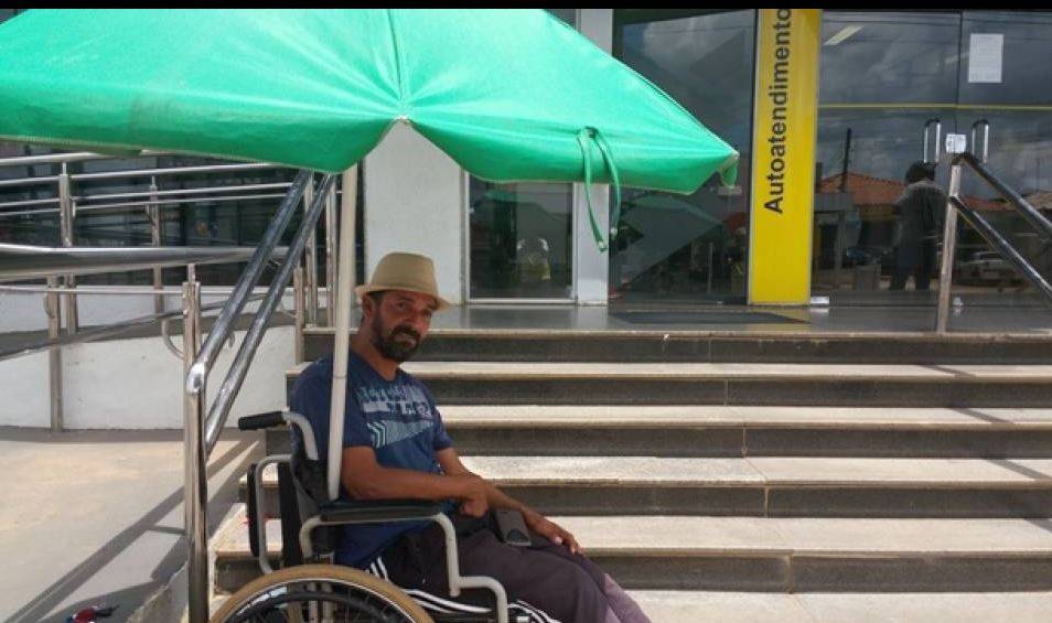 QUE COVARDIA: relembre a trajetória do cadeirante com paralisia que teve panos de prato furtados hoje por ladrão no centro da Vilhena