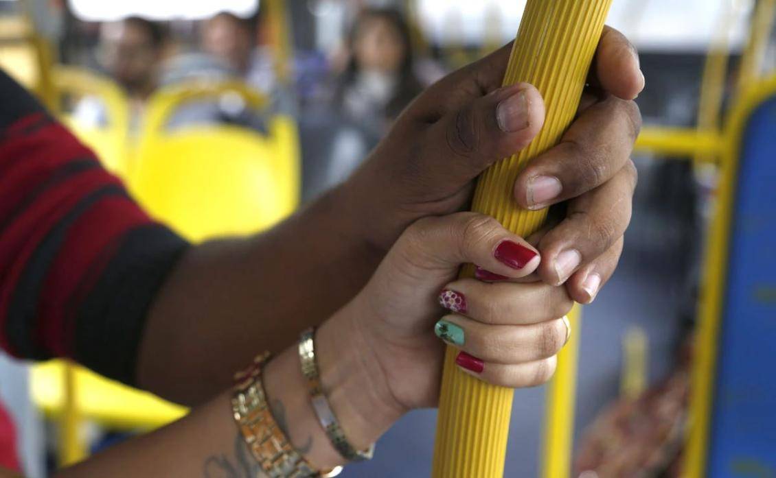 Homem é preso na rodoviária de Vilhena após denúncias de passageiras, que o acusaram de importunação sexual durante viagem de ônibus