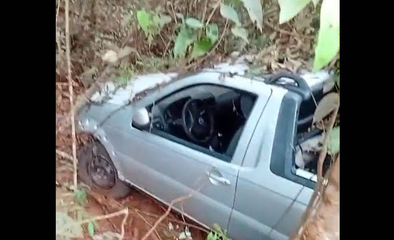 ASSISTA VÍDEOS: picape furtada em empresa de Vilhena é encontrada dentro de mata em cidade a 240 km de distância