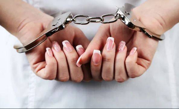 Recapturada pela Polícia Militar em Vilhena, mulher condenada por roubo e usando tornozeleira alega estar sendo ameaçada de morte