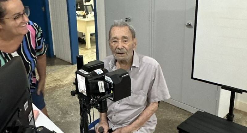 Aos 101 anos, pai de vilhenense faz biometria em cidade de Mato Grosso para votar nas eleições do ano que vem