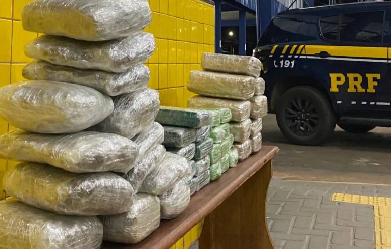 Agentes da PRF apreendem mais de 40 kg de entorpecentes em Vilhena e prendem casal suspeito