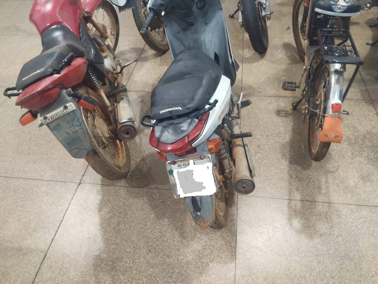 Flagrados tentando furtar bateria de bicicleta elétrica na zona rural de Vilhena, ladrões em fuga atiram contra jovens perseguidores