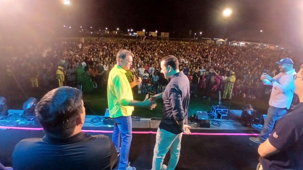 VÍDEO: Vilhena recebe o maior show gospel da sua história de 48 anos de emancipação; mais de 10 mil viram a cantora Maria Marçal