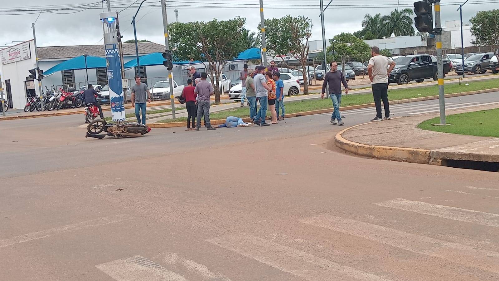 Testemunhas dizem que motorista avançou sinal vermelho antes de atingir e matar motociclista, em Vilhena; empresário nega