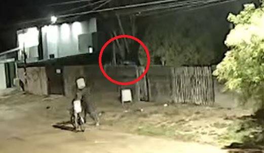 ASSISTA VÍDEO: câmera de segurança flagra dois casais de ladrões saqueando casa de caminhoneiro, em Vilhena