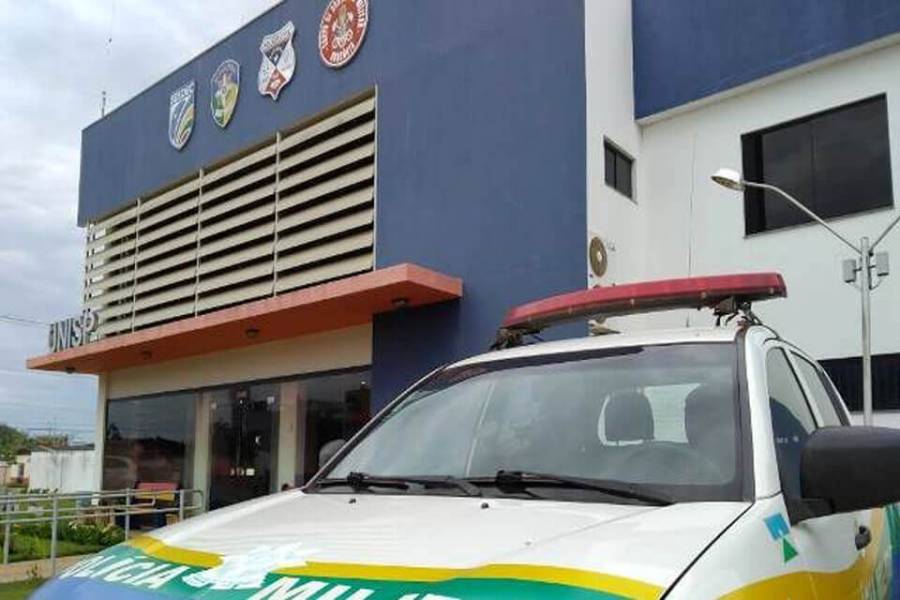 Inconformado com separação, homem invade casa onde ex-esposa dormia contra outro e tenta matar os dois com enxada, em Vilhena