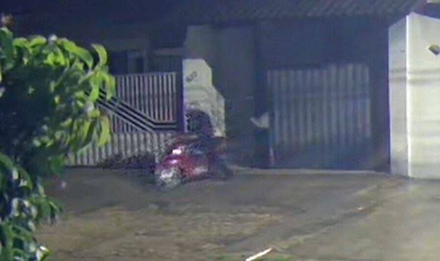 ASSISTA VÍDEOS: ladrões levam três motos no mesmo dia, em Vilhena; mulher teve arma apontada para a cabeça diante dos filhos