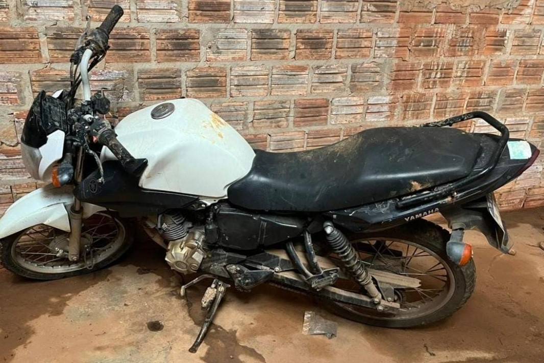 Motocicleta com registro de furto é localizada abandonada no Setor 19; denúncia de populares levou a polícia até o local