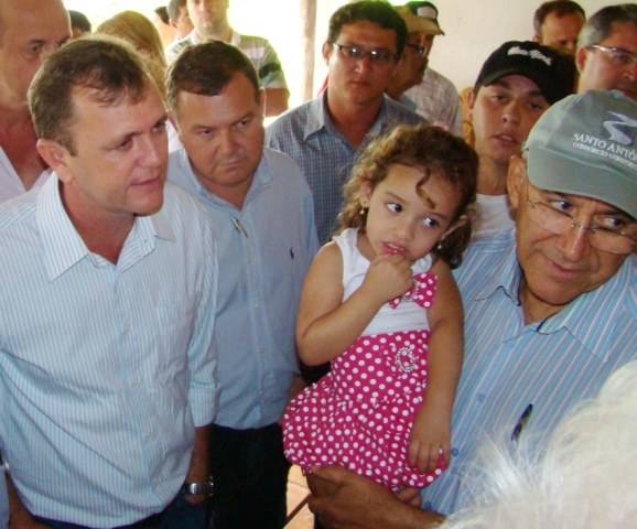 Cidade de Pimenteiras recebe limpeza urbana realizada pelo DER