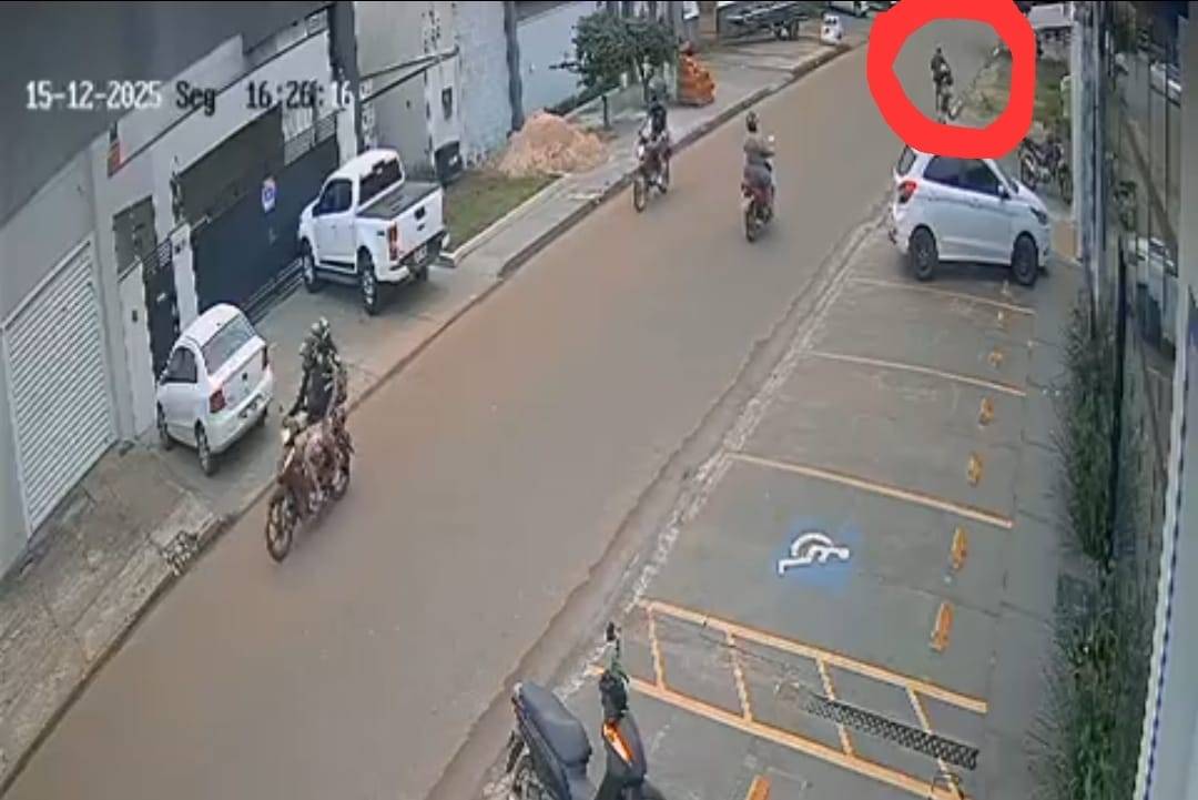 Câmera de segurança flagra homem furtando bicicleta de vendedora ambulante em plena luz do dia em Vilhena