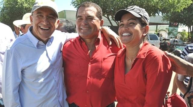 Abraçado a adversários históricos, Confúcio elogia família Amorim via internet