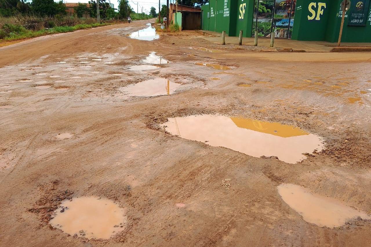 VEJA FOTOS: morador denuncia situação impressionante de longa avenida que cruza vários bairros de Vilhena