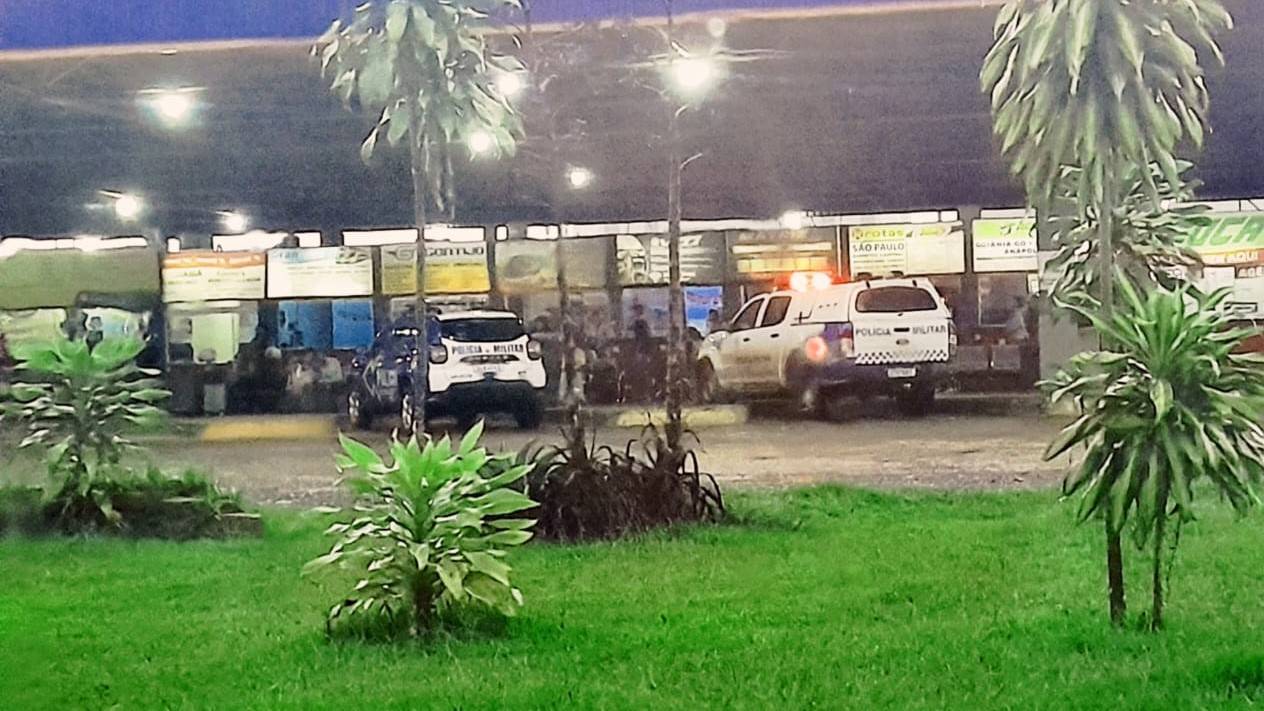 Homem é preso pela Polícia Militar após chamar passageiro “pra briga” no terminal rodoviária de Vilhena