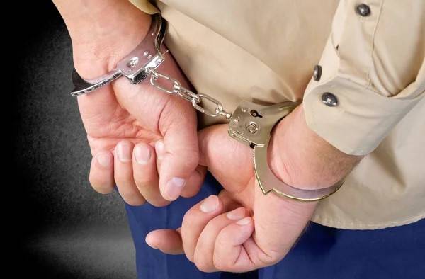 Homem é preso após espancar a esposa, em Vilhena; mulher só não morreu enforcada porque a filha impediu o crime