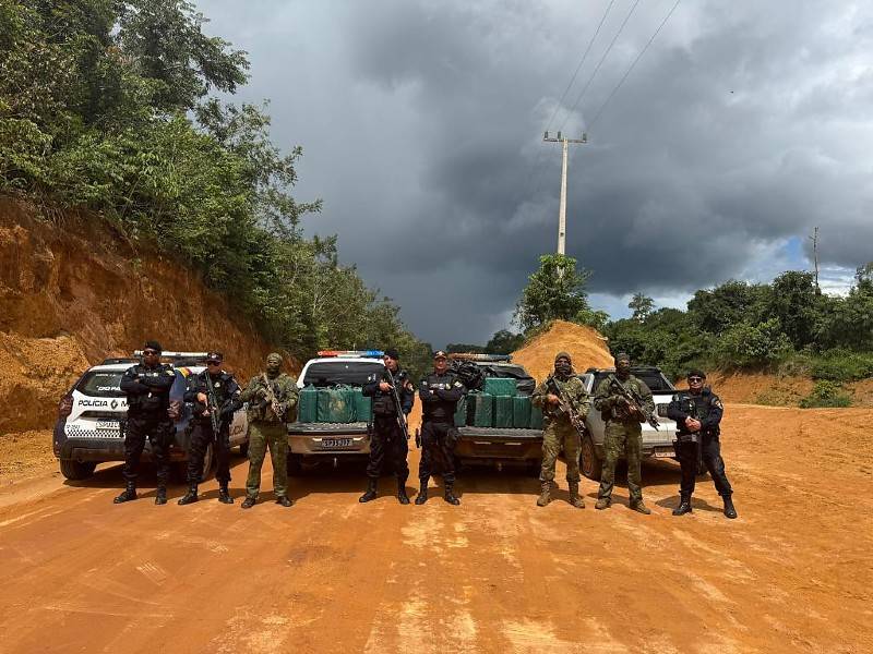 Forças de segurança apreendem mais de meia tonelada de cocaína e prende dois em cidade de MT na divisa com Rondônia