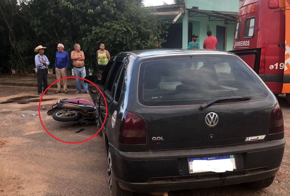 ASSISTA: vídeo mostrar motorista que não seria habilitada “patrolando” motoneta com duas mulheres na cidade de Cerejeiras