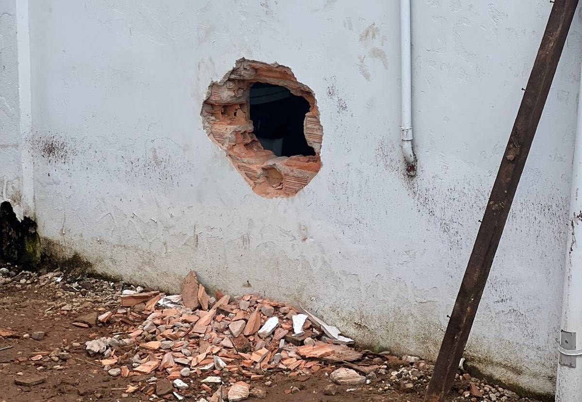 ASSISTA VÍDEOS: ataques em sequência contra casa lotérica e agência bancária em Chupinguaia causam mais de R$ 100 mil em prejuízos