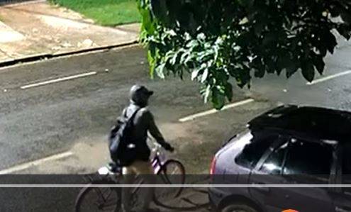 ASSISTA VÍDEO: moradores prometem “corretivo” em ladrão flagrado pela segunda vez invadindo carros no centro de Vilhena