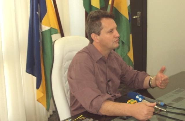 Assustado, Rover abusa da caneta e pode ter que se explicar na Promotoria