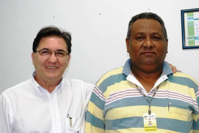 Médico fecha clinica e doa medicamentos e equipamentos ao Hospital Regional