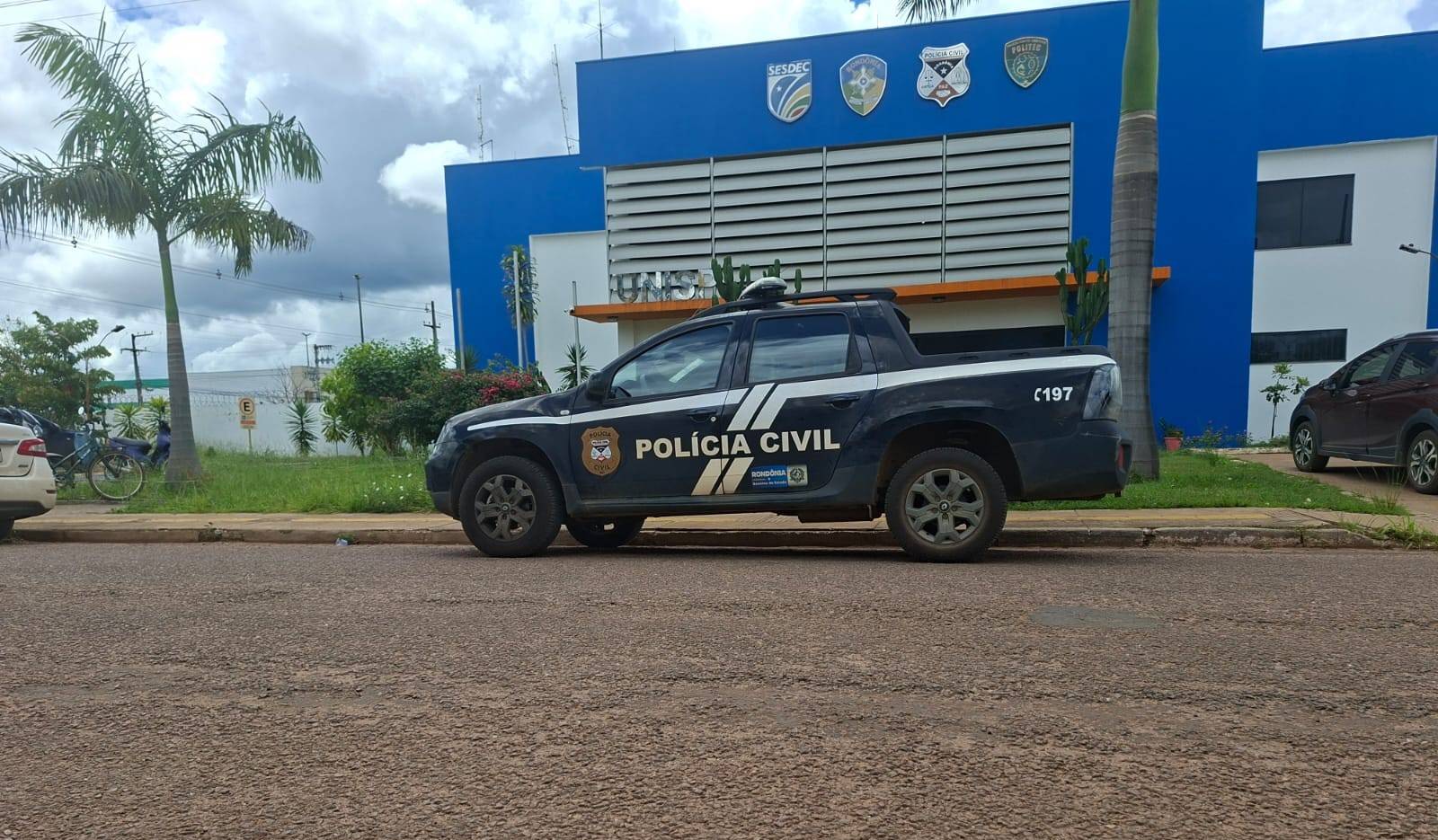 PM dá batida em distribuidora de bebidas e encontra garota de apenas 13 anos embriagada e aparentemente drogada, em Vilhena