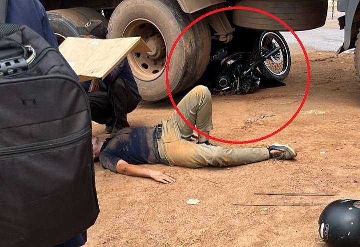 ASSISTA VÍDEO: rapaz de 22 vai parar embaixo de carreta com moto e tudo, e protagoniza “milagre”, em Vilhena
