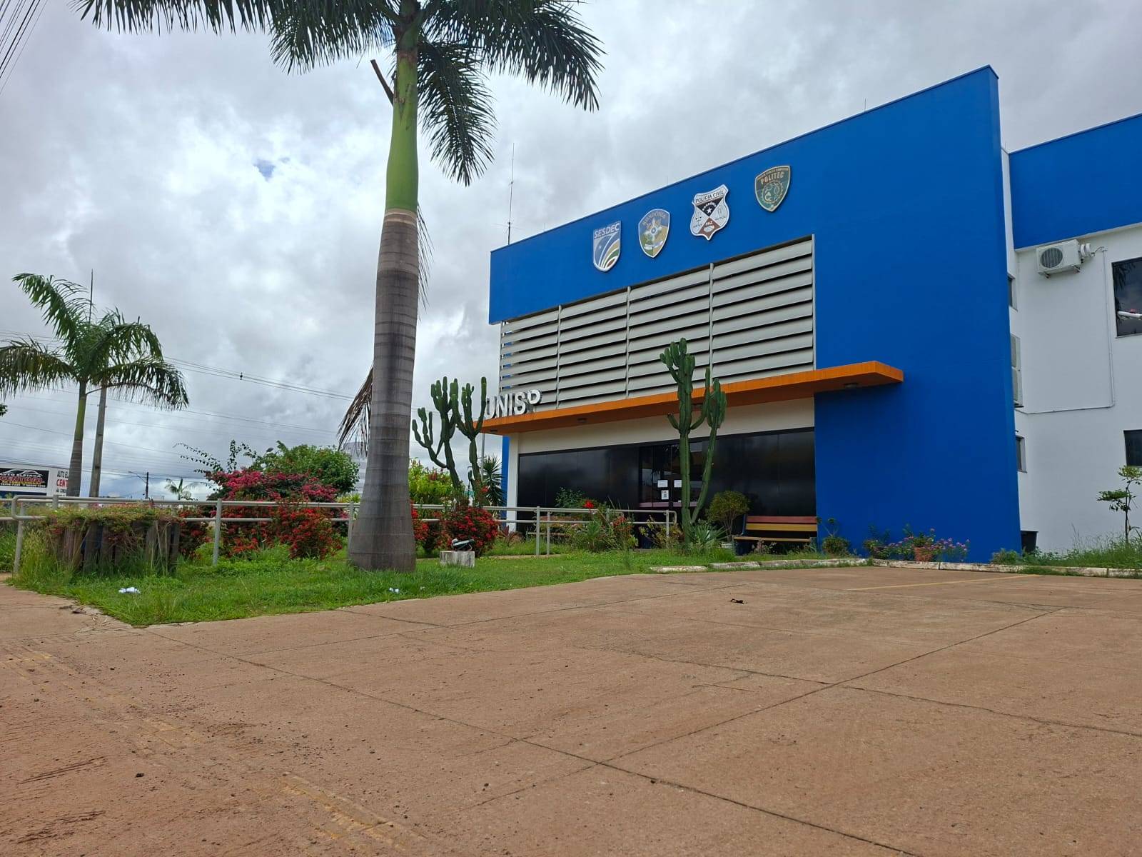 Após ataque contra empresa em Vilhena, polícia prende receptadores e encontra bebê junto com os pais desmanchando carro furtado