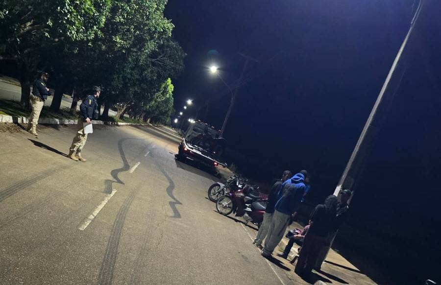 PRF “guincha” e recolhe motocicletas que estavam sendo usadas em “manobras do grau” no aeroporto de Vilhena