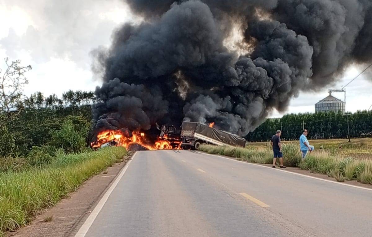 ASSISTA VÍDEOS: motorista que morreu carbonizado na BR 174, entre Vilhena e Comodoro (MT), era de Rondônia e tinha 40 anos