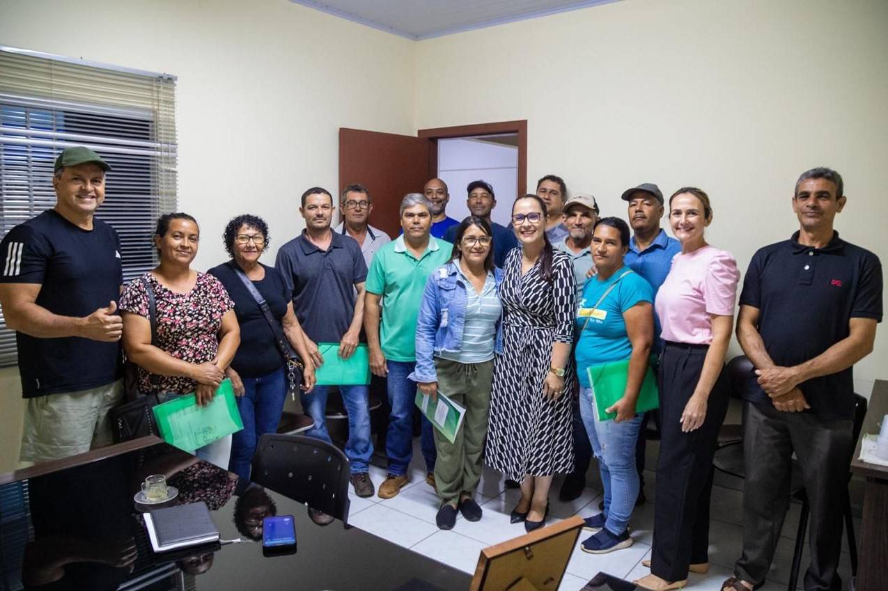 Deputada estadual Rosangela Donadon se reúne com produtores da Linha Rio Vermelho, em Vilhena