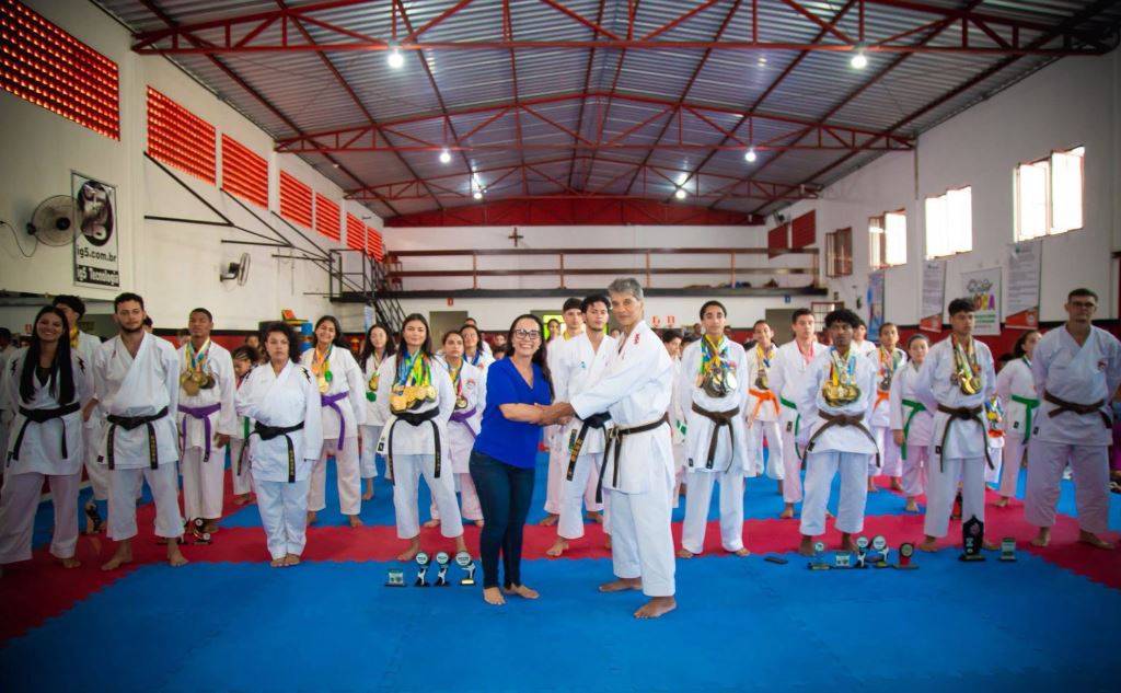 Rosangela Donadon garante empenho de R$ 100 mil para fortalecer projeto de artes marciais em Colorado do Oeste