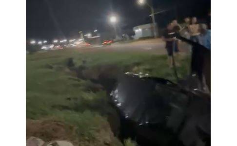 Motorista que tinha 3 vezes mais álcool no sangue do que o permitido é preso após ir parar com carro dentro de valeta, em Vilhena