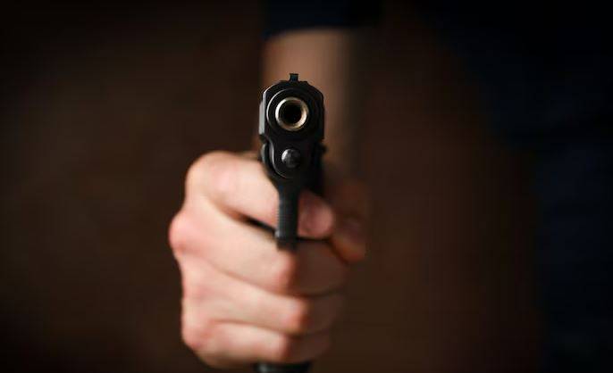 Policial militar de folga impede homem de matar a tiros mulher que estava trabalhando como segurança em casa noturna de Vilhena
