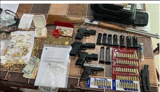 Em ação contra o tráfico de drogas na segunda maior cidade de Rondônia, Polícia Federal apreende dinheiro, armas, veículos e joias